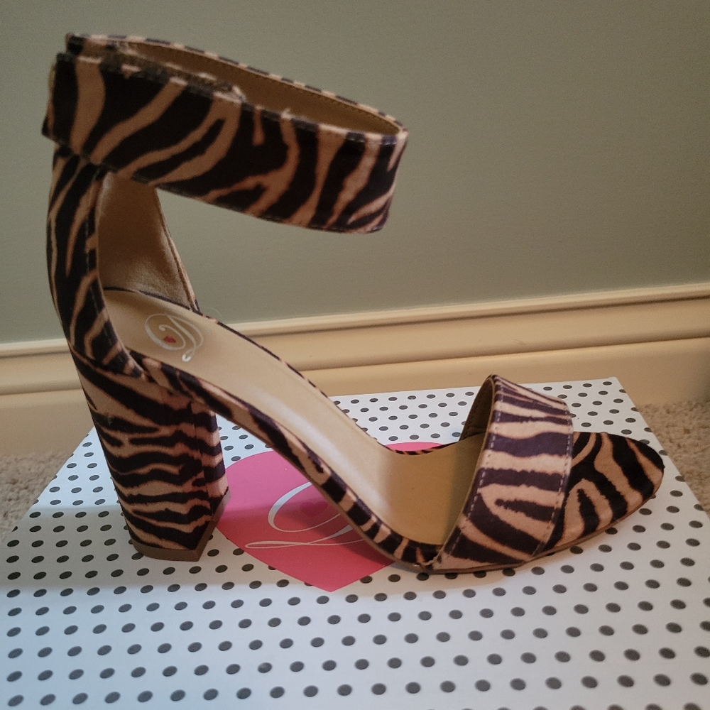 Tan Tiger "My Delicious Shoes" size 6